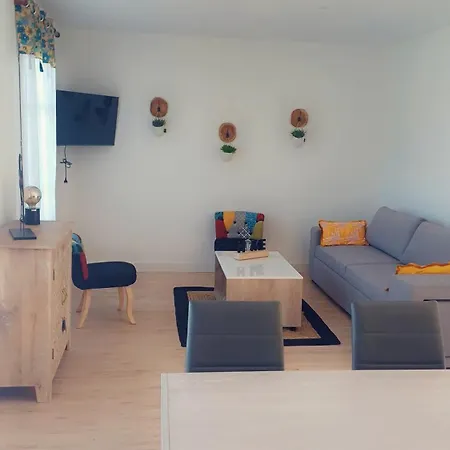 Hébergement de vacances Maison 3 Avec 2 à 6 Personnes *